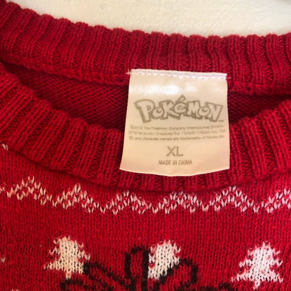 Pikachu Sweater - Picture 5 of 6